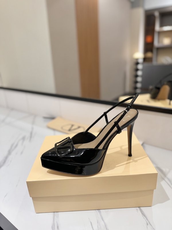 발렌티노 V 로고 메탈 버클 뾰족구두 힐 샌들 001-252627