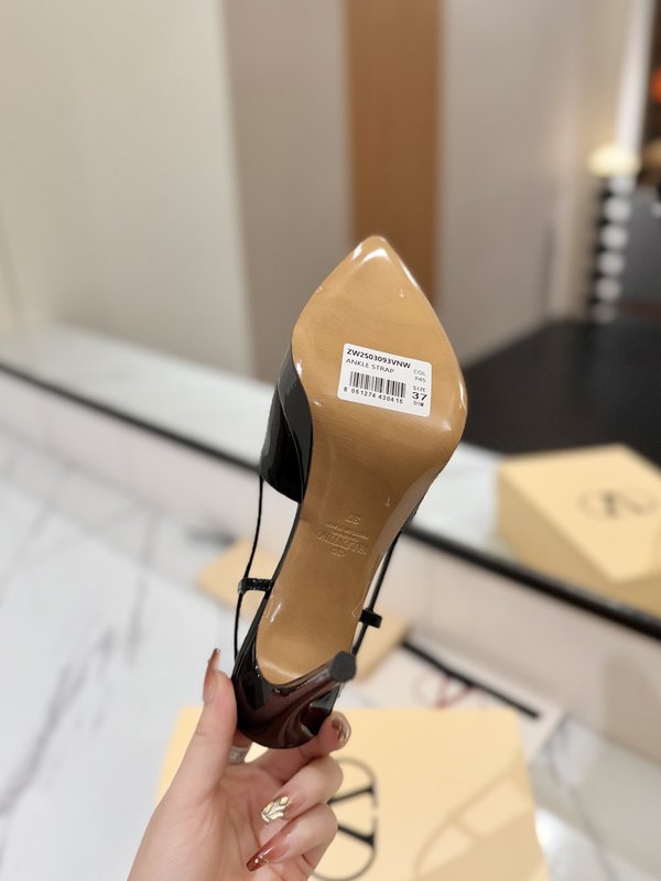 발렌티노 V 로고 메탈 버클 뾰족구두 힐 샌들 001-252627