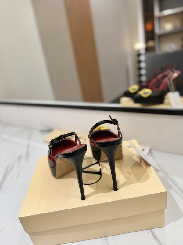 발렌티노 V 로고 메탈 버클 뾰족구두 하이힐 샌들 001-252628