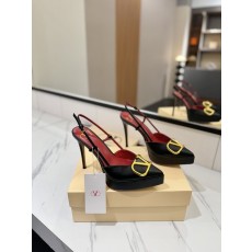발렌티노 V 로고 메탈 버클 뾰족구두 하이힐 샌들 001-252628
