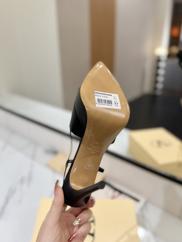 발렌티노 V 로고 메탈 버클 뾰족구두 하이힐 샌들 001-252629