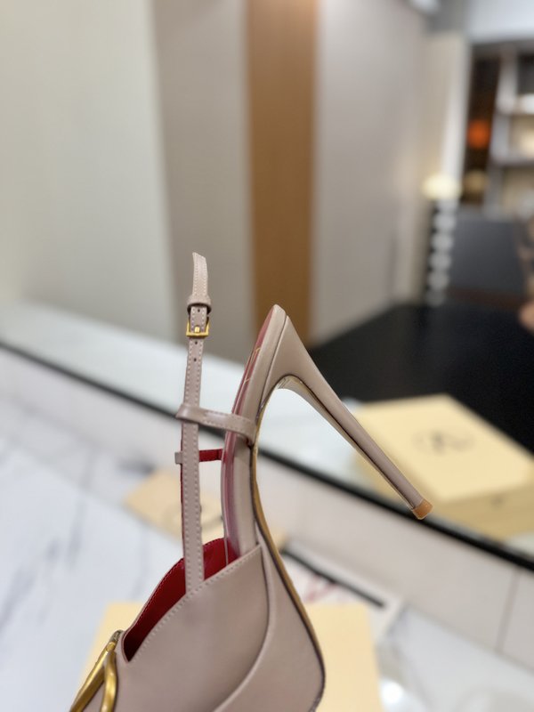 발렌티노 V 로고 메탈 버클 뾰족구두 하이힐 샌들 001-252631