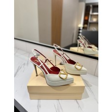 발렌티노 V 로고 메탈 버클 뾰족구두 힐 샌들 001-252632