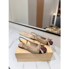 발렌티노 라운드 토 버클 플랫슈즈 001-252636