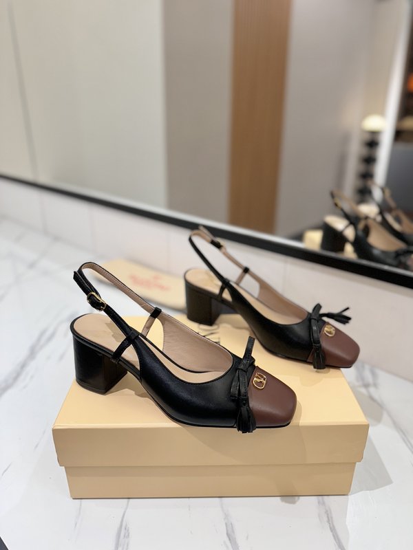 발렌티노 라운드 토 버클 힐 001-252639