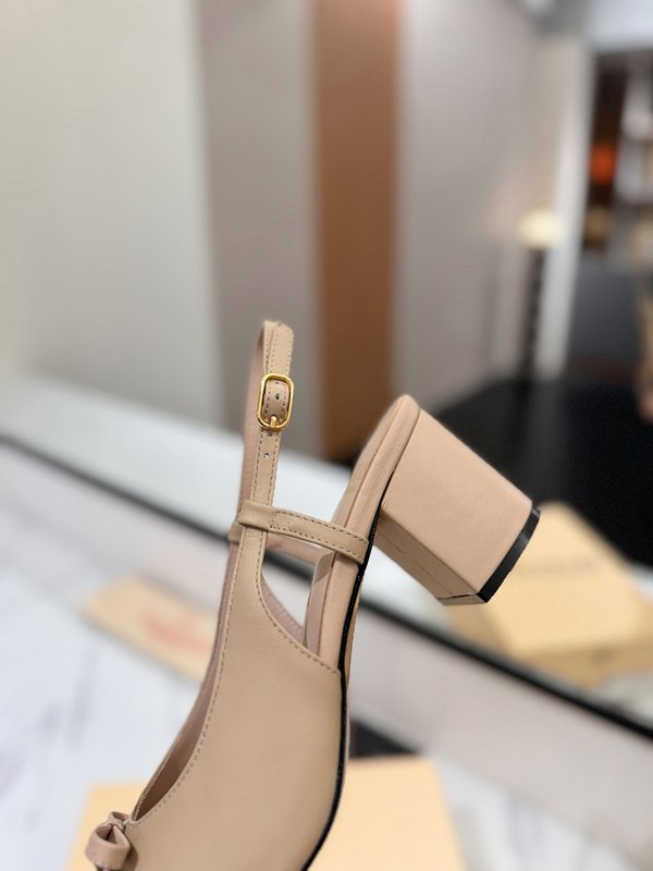 발렌티노 라운드 토 버클 높은 힐 001-252640