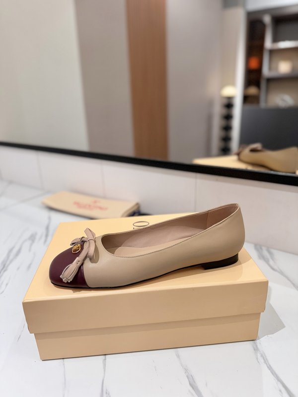 발렌티노 라운드토 발레 플랫슈즈 001-252641
