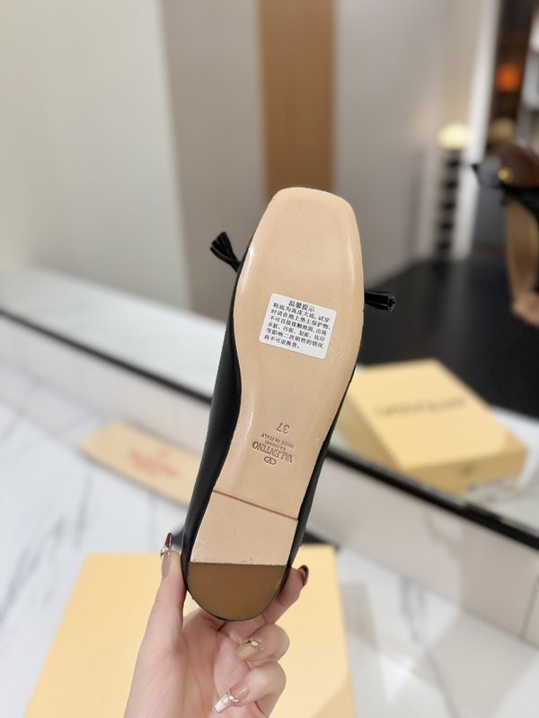 발렌티노 라운드토 발레리나 플랫슈즈 001-252643