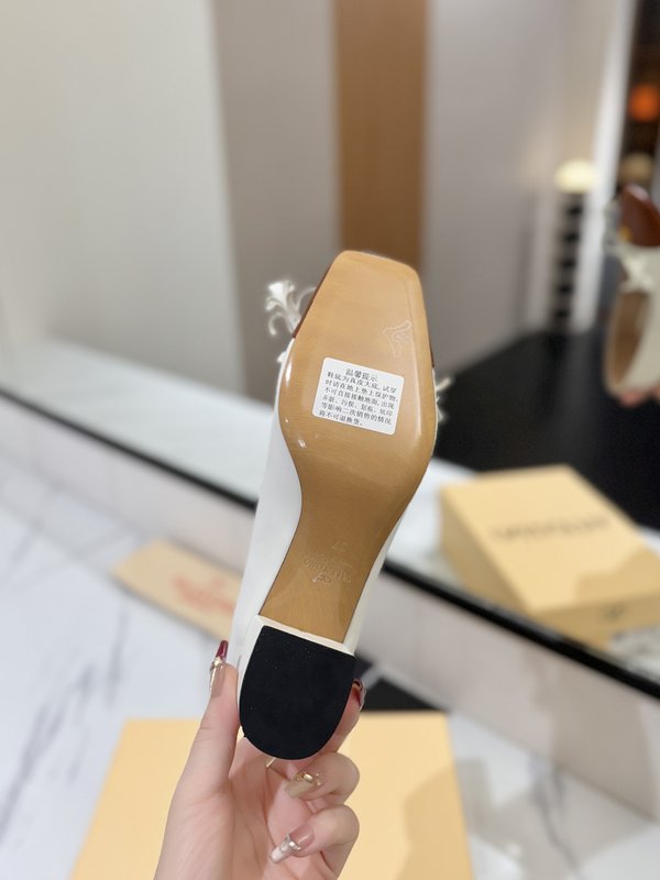 발렌티노 라운드 토 버클 하이힐 001-252644