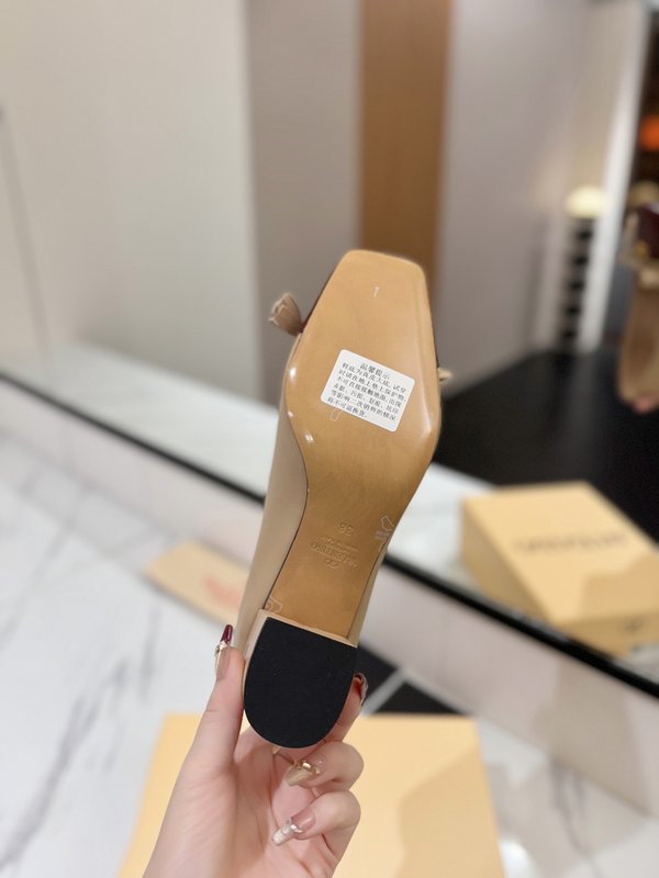 발렌티노 라운드 토 버클 높은 힐 001-252647