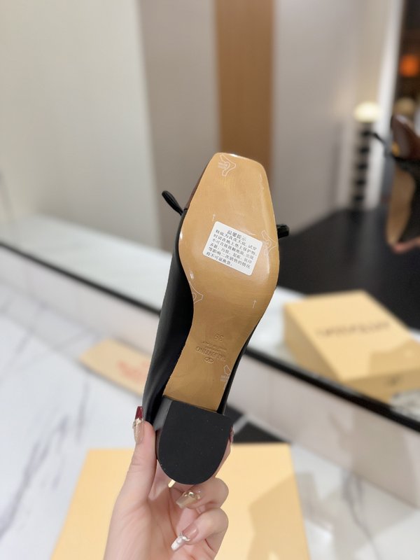 발렌티노 라운드 토 버클 하이힐 001-252648