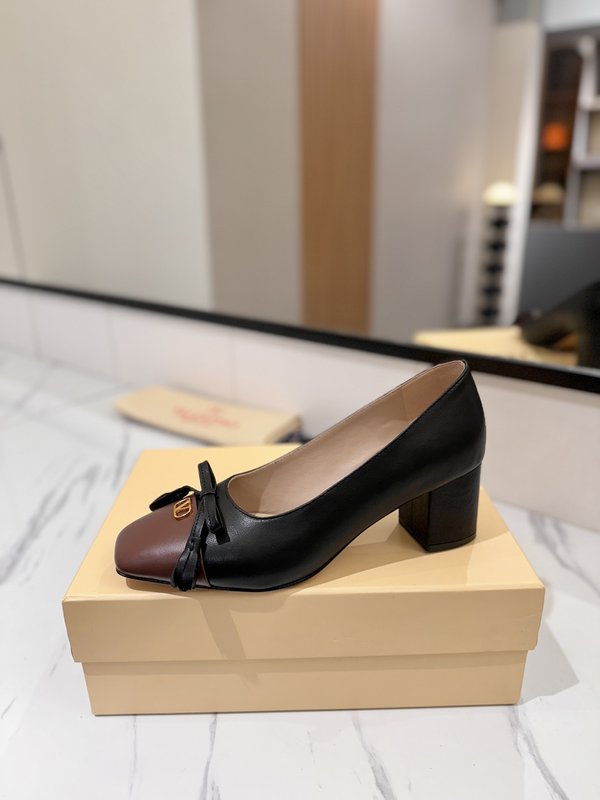 발렌티노 라운드 토 버클 하이힐 001-252648