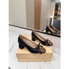 발렌티노 라운드 토 버클 하이힐 001-252648