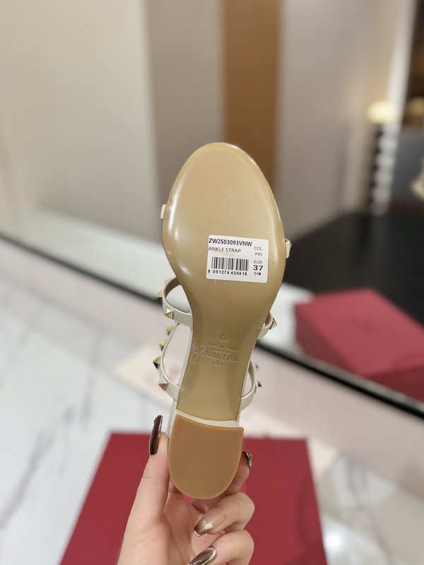 발렌티노 스터드 굽 샌들 001-252677
