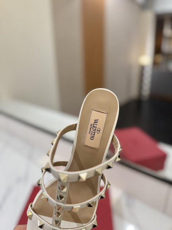 발렌티노 스터드 굽 샌들 001-252677