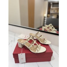 발렌티노 스터드 굽 샌들 001-252677
