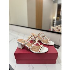 발렌티노 스터드 가죽 플랫폼 슬리퍼 001-252683