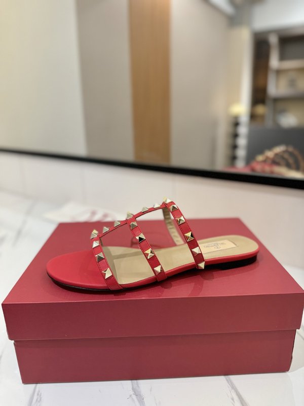 발렌티노 스터드 플랫 샌들 001-252686