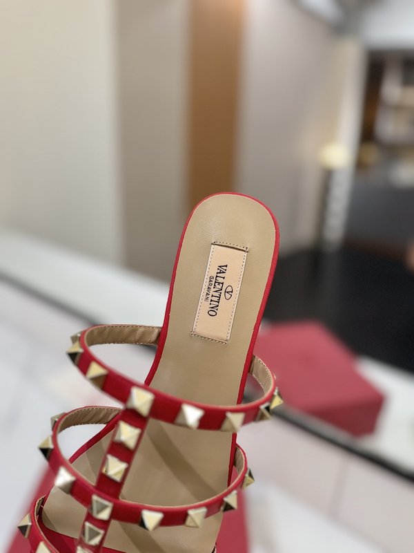 발렌티노 스터드 플랫 샌들 001-252686