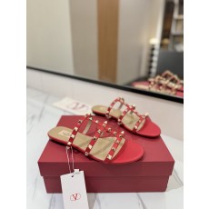 발렌티노 스터드 플랫 샌들 001-252686