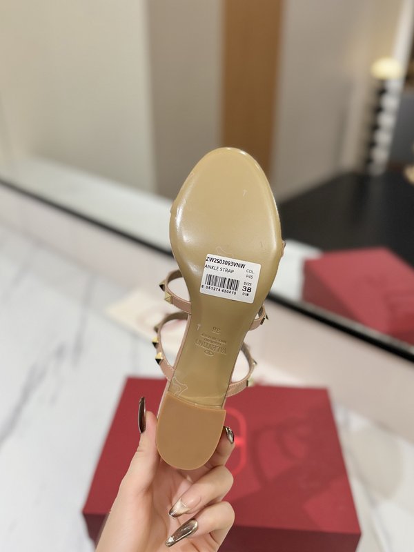 발렌티노 스터드 굽 샌들 001-252687