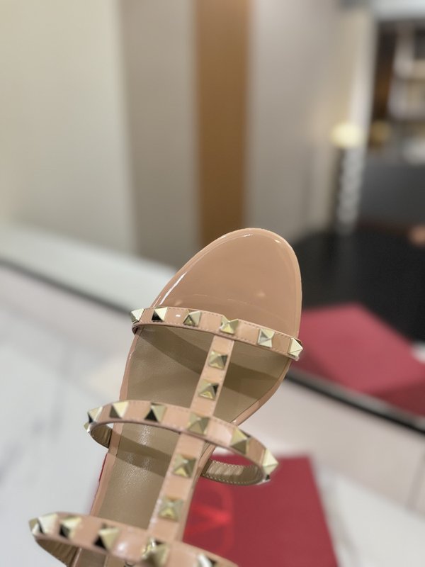 발렌티노 스터드 굽 샌들 001-252687