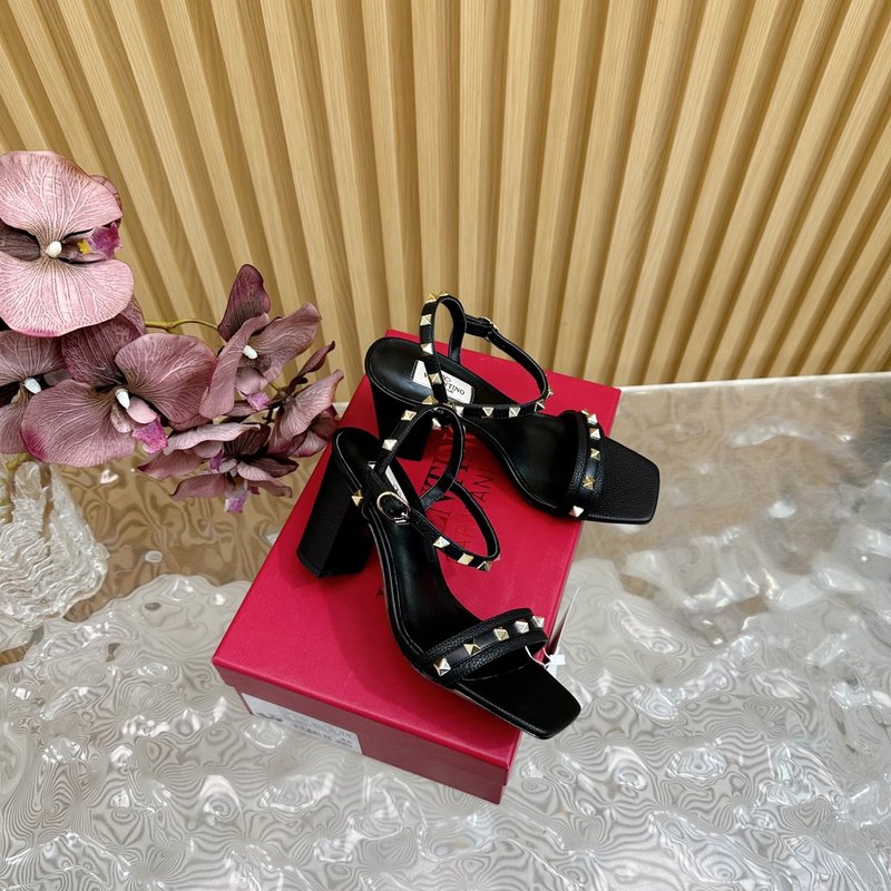 발렌티노 굽높이 리벳 하이힐 샌들 001-252726
