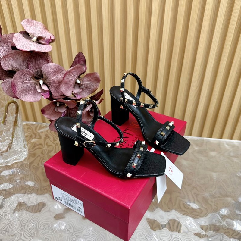 발렌티노 굽높이 리벳 하이힐 샌들 001-252726