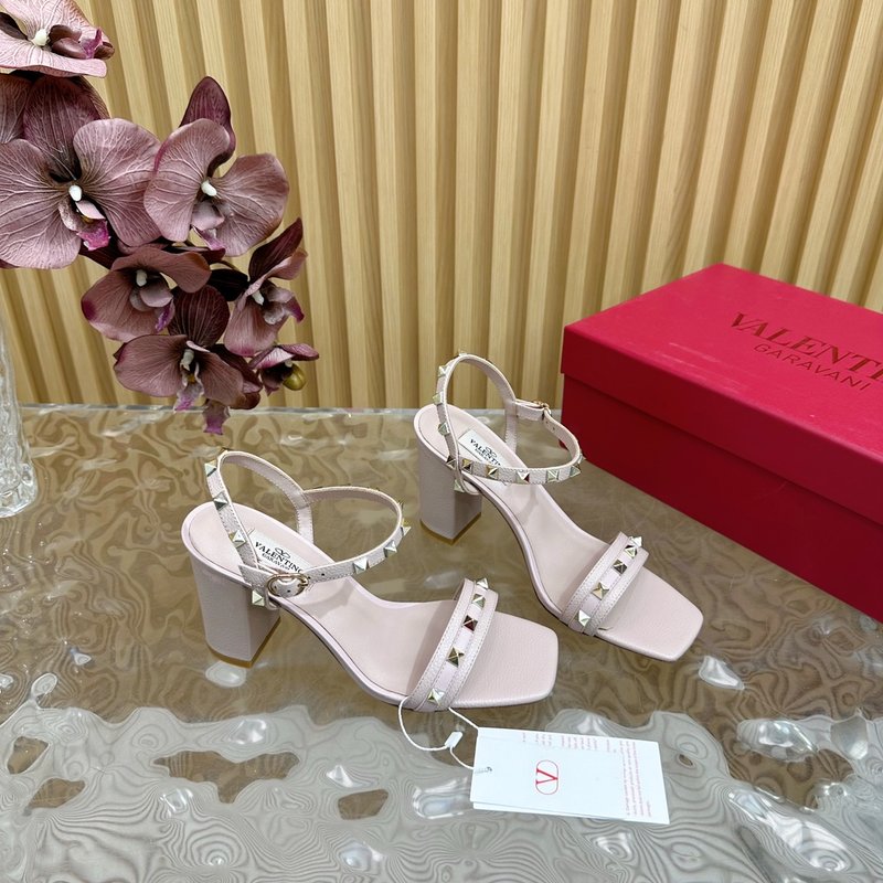 발렌티노 굽높이 리벳 샌들 001-252727