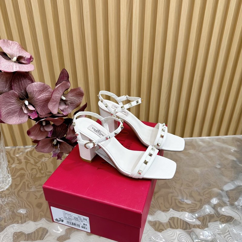 발렌티노 굽높이 리벳 샌들 001-252728