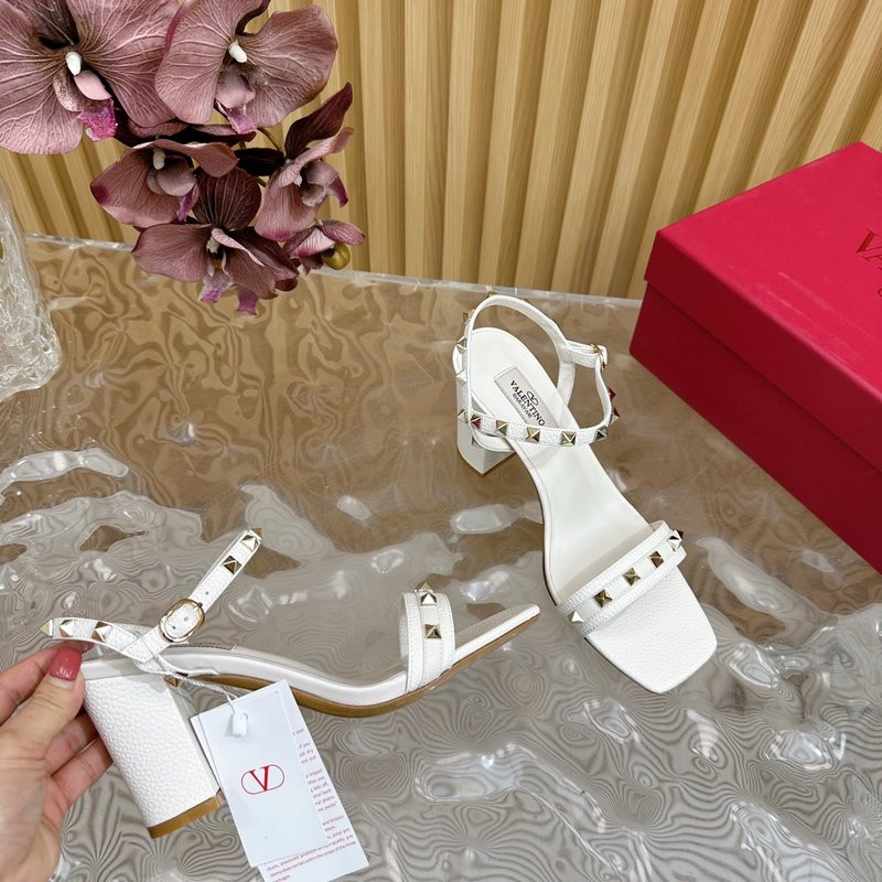 발렌티노 굽높이 리벳 샌들 001-252728