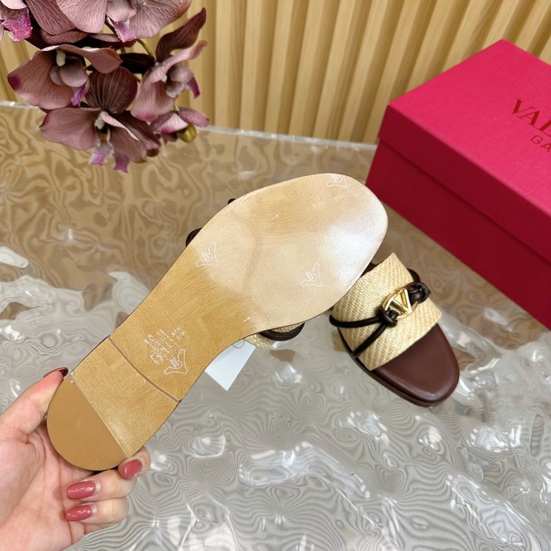 발렌티노 웨빙 플랫 샌들 001-252733