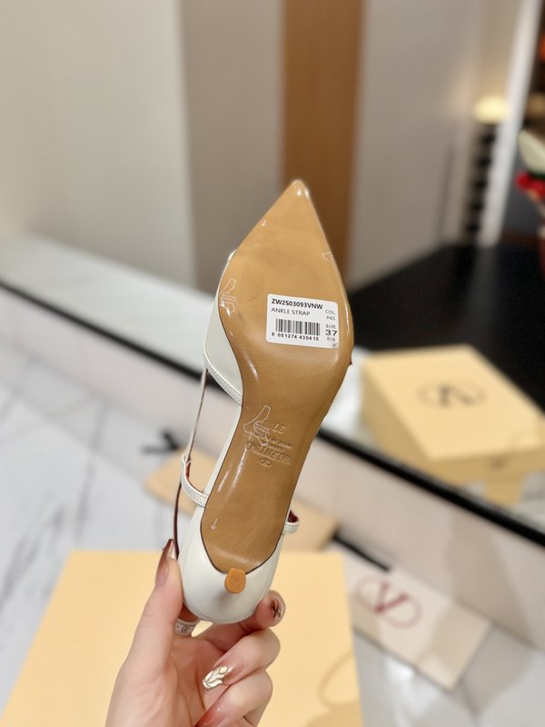 발렌티노 브론즈 V 버클 체리 뾰족구두 샌들 001-252748