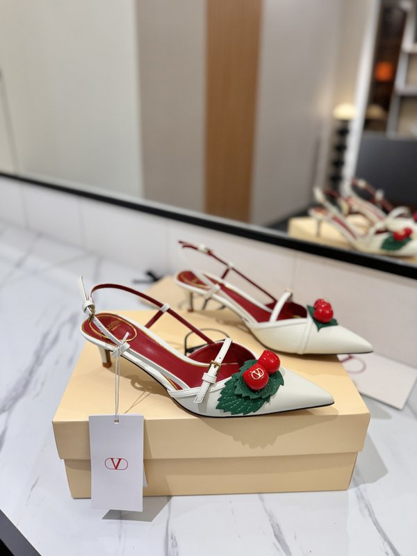 발렌티노 브론즈 V 버클 체리 뾰족구두 샌들 001-252748