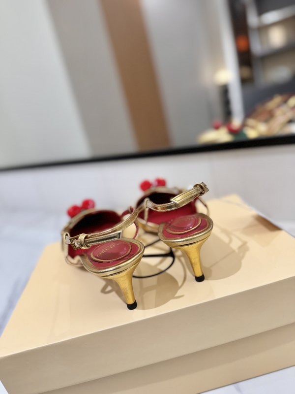 발렌티노 브론즈 V 버클 체리 뾰족구두 샌들 001-252749