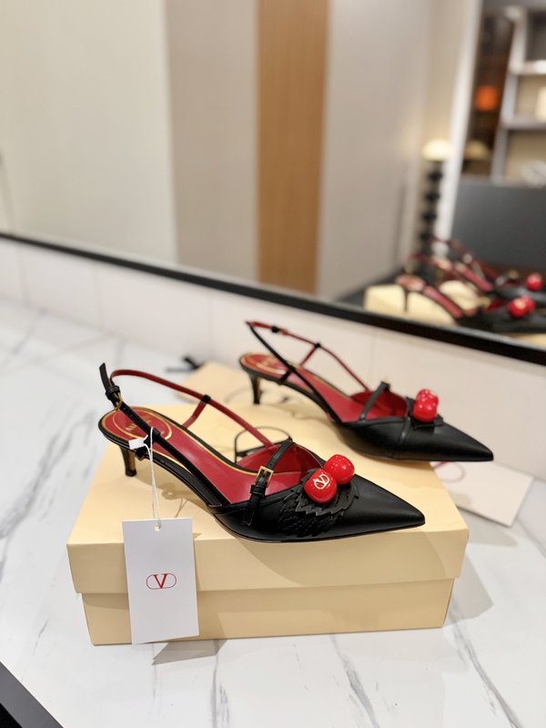 발렌티노 브론즈 V 버클 체리 뾰족 샌들 001-252750
