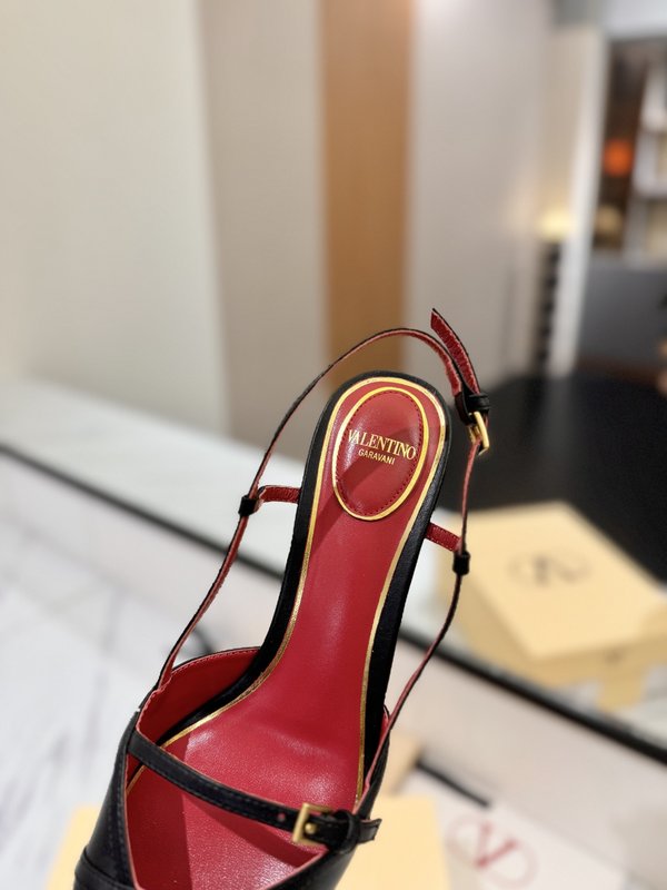발렌티노 브론즈 V 버클 체리 뾰족 샌들 001-252750