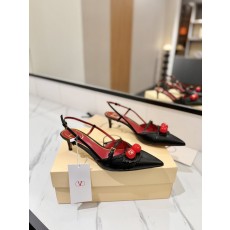 발렌티노 브론즈 V 버클 체리 뾰족 샌들 001-252750