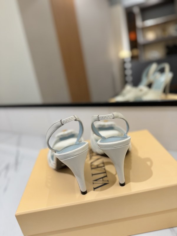 발렌티노 브론즈 V 버클 하트 샌들 001-252752