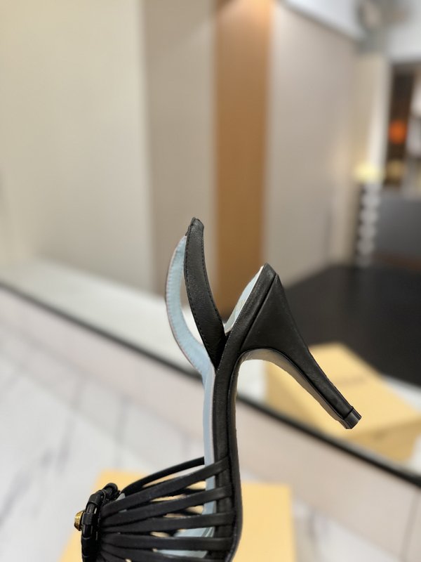 발렌티노 브론즈 V 버클 하트 힐 샌들 001-252754