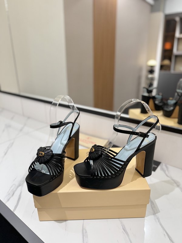 발렌티노 브론즈 V 버클 하트 힐 샌들 001-252756