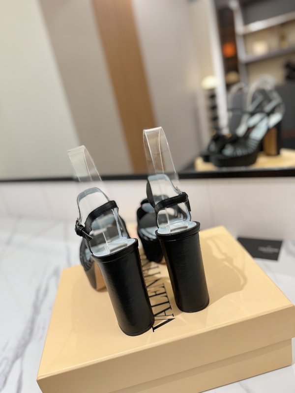 발렌티노 브론즈 V 버클 하트 힐 샌들 001-252756
