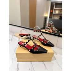 발렌티노 스터드 클 스트랩 샌들 001-252764