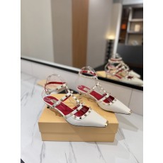 발렌티노 클래식 스터드 앵클 스트랩 샌들 001-252765