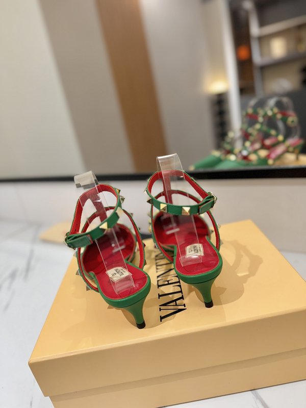 발렌티노 클래식 스터드 앵클 스트랩 샌들 001-252766
