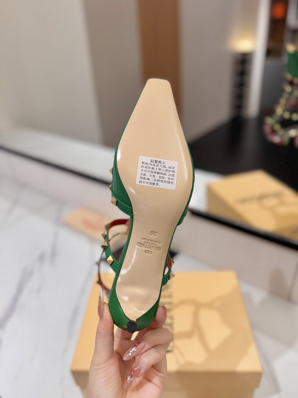 발렌티노 클래식 스터드 앵클 스트랩 샌들 001-252766