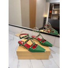 발렌티노 클래식 스터드 앵클 스트랩 샌들 001-252766