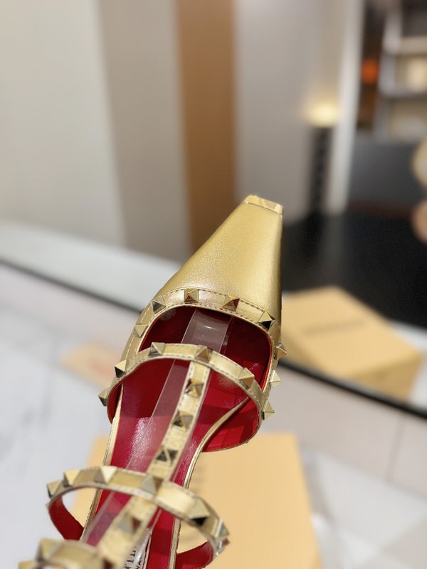 발렌티노 스터드 클 스트랩 샌들 001-252767