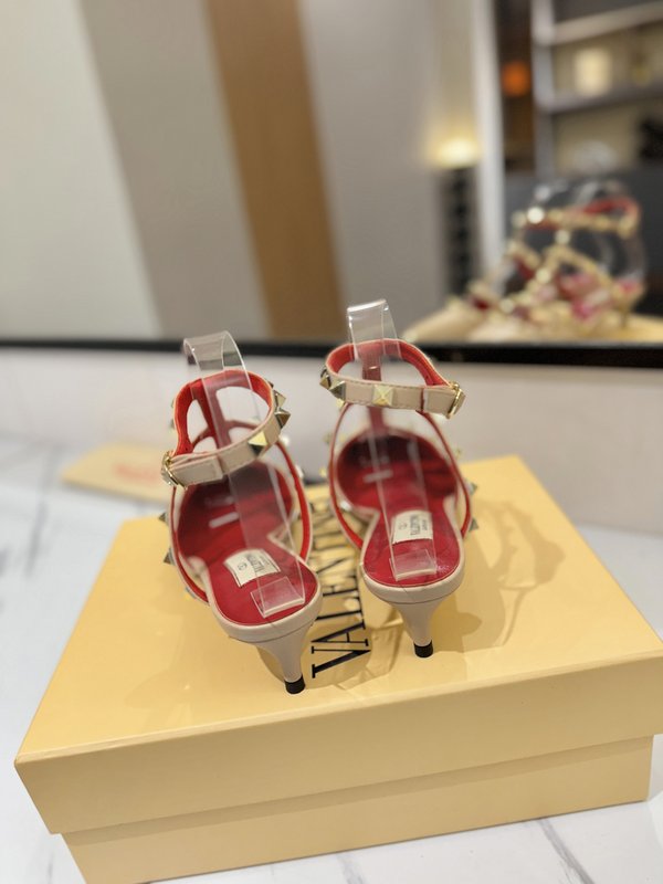 발렌티노 리벳 클 스트랩 샌들 001-252769