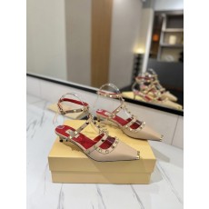 발렌티노 리벳 클 스트랩 샌들 001-252769
